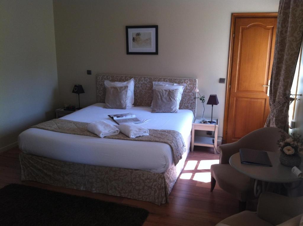 Saint Graal Bed and Breakfast Chamant Kamer foto